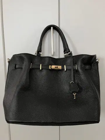 MILOS 금장 장식 토트백 2way 골드 금장 장식 가죽 블랙