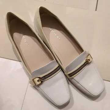 REGAL 화이트 가죽 로퍼