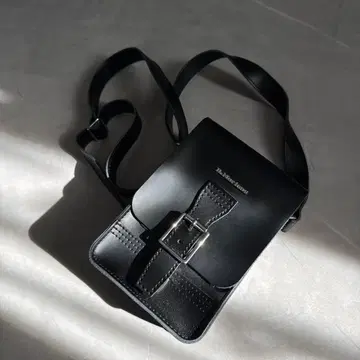 닥터마틴 가죽 숄더백 블랙