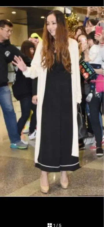 아무로짱 착용 르쉘 블루 파이핑 수트