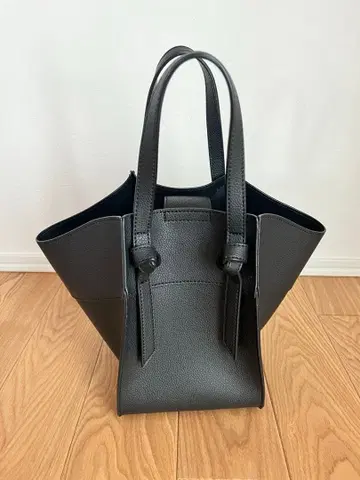 블랙 인조 가죽 핸드백