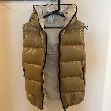 DUVETICA 후드 부착 베이지 리버서블 다운 베스트