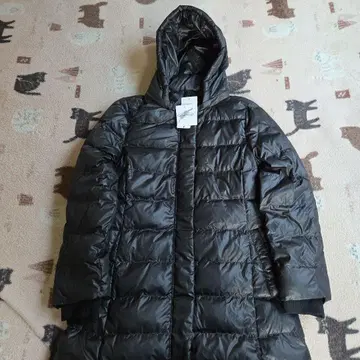 후드 부착 블랙 다운 자켓