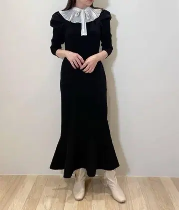 블랙 니트 원피스 화이트 카라 부착