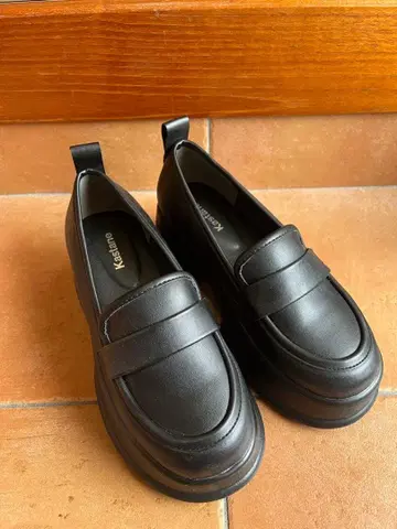 kastane 블랙 플랫폼 로퍼 22.5cm