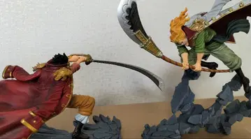 [ 무료배송 ] 로저 vs 흰 수염 피규어 2개 세트