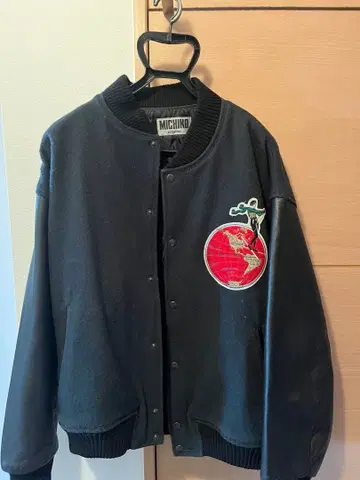 MICHIKO KOSHINO 자수 바시티 자켓 네이비