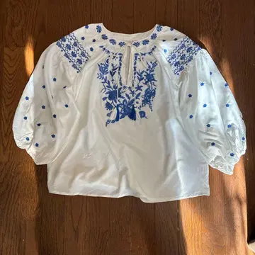 플라워 자수 벌룬 소매 블라우스