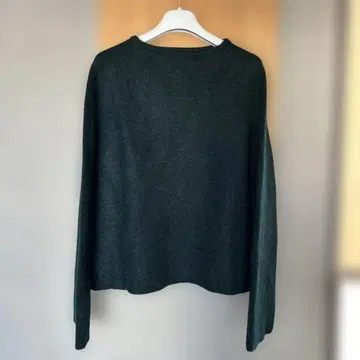 다크 그린 니트 긴팔 상의