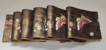 나비와 꽃 무늬의 반폭 오비