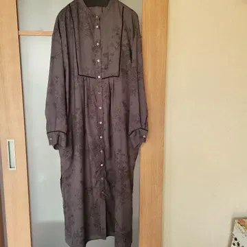 다크 그레이 꽃무늬 셔츠 원피스