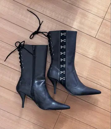 레이스업 블랙 하이힐 부츠