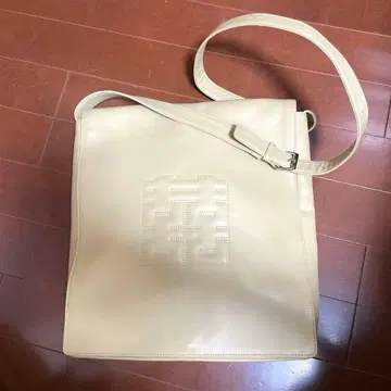 가죽 숄더백 크림색
