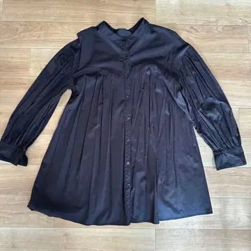 GLOBAL WORK 블랙 새틴 벌룬 소매 셔츠