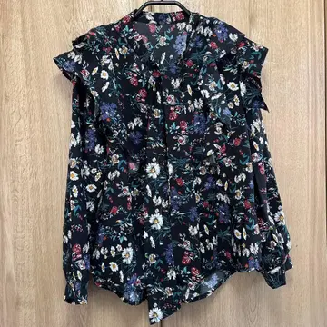 VIS 꽃무늬 프릴 부착 긴팔 블라우스