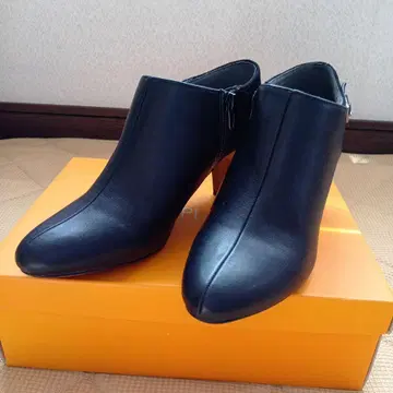 ELLE PLANETE 블랙 버클 부티