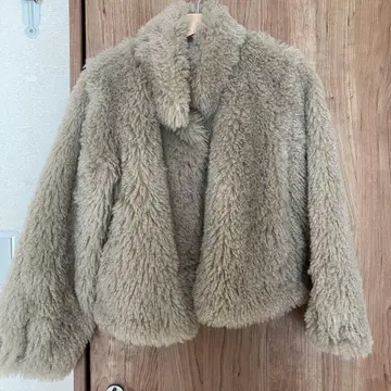 rosso Vivo 베이지 보아 자켓