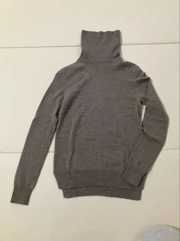 유니클로 INES DE LA FRESSANGE 캐시미어 터틀넥