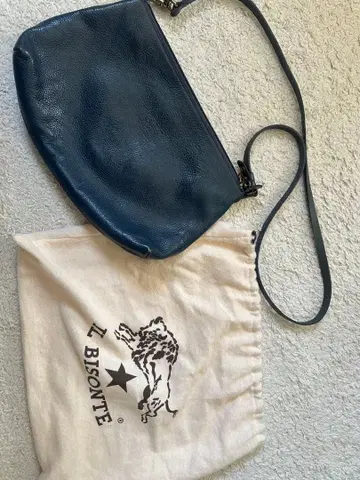 IL BISONTE 네이비 가죽 숄더백