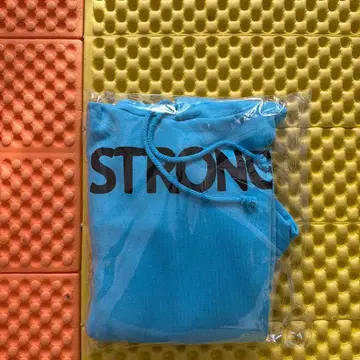 프리시티 스카이블루 STRONG 후드티 후드 부착