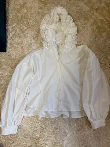 1월 31일에 삭제합니다! 프릴 달린 후드의 화이트 셔츠
