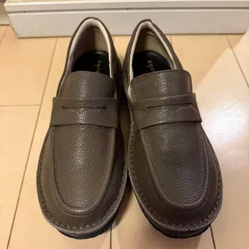 돌체 Doruche 소가죽 스티치 다운 로퍼 새상품