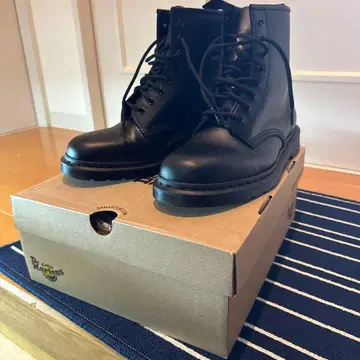 Dr. Martens 블랙 워크 부츠