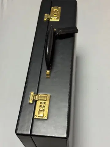 새상품급 블랙 가죽 (천연 가죽) 아타셰 케이스