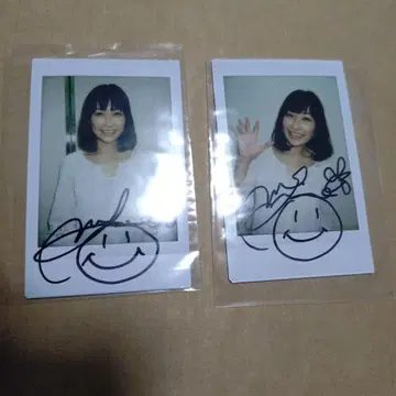 오노 마유미 폴라로이드 사복 친필 사인 폴라로이드 2장 세트