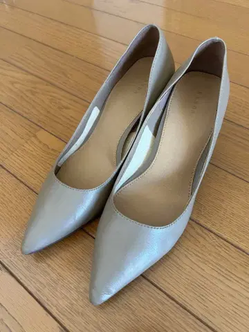 [ 새상품급 ] RANDA 그레이 베이지 펌프스 24.5cm