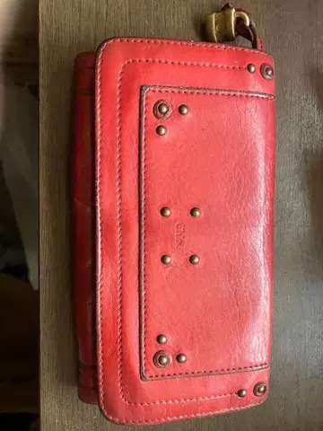 빨간색 가죽 접이식 지갑 스터드 장식