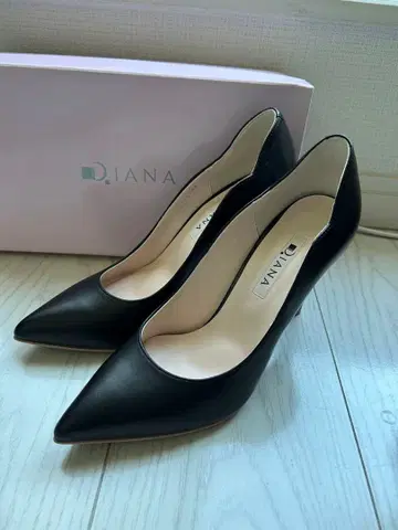 DIANA 블랙 하이힐