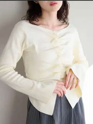 미사용 새상품 Kastane 프론트 개더 니트 가디건 아이보리