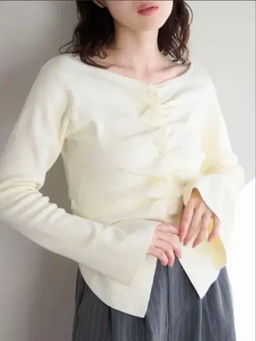 미사용 새상품 Kastane 프론트 개더 니트 가디건 아이보리