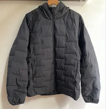 유니클로 퍼프 테크 후드티 블랙 L 2024년 제조