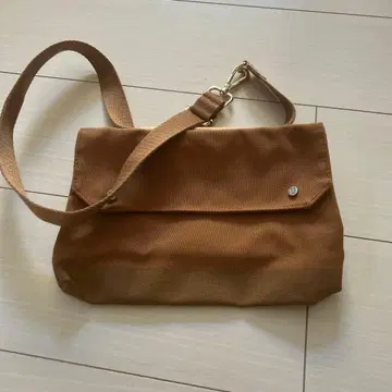 브라운 캔버스 숄더백