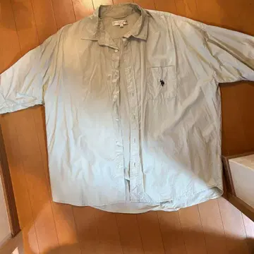 옅은 그린 반팔 셔츠 포켓 자수