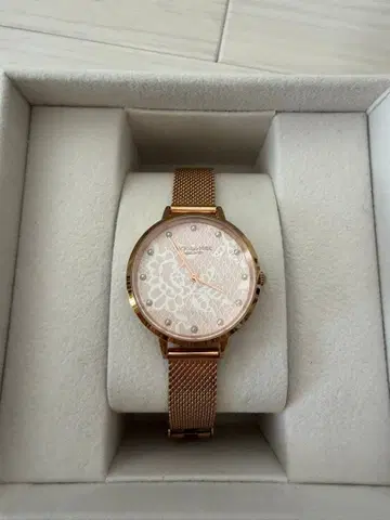 빅토리아 하이드 골드 레이스 무늬 손목시계