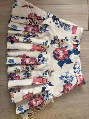 risueta suelta 골프 꽃무늬 스커트 (이너 포함)