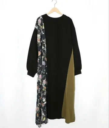 이즈스칼라 553289: 앤티크 패턴 바이컬러 절개 원피스