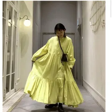 BLACK CRANE 개더 맥시 원피스 옐로우 컬러