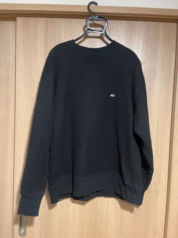 aie 블랙 크루넥 트레이닝복