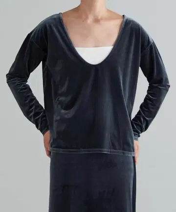 earthy [봄까지 사용할 수 있어!] 백 오픈 벨로아 롱T 네이비