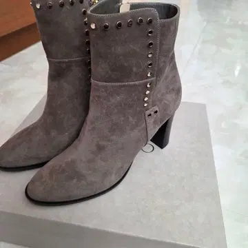 새상품 Jimmy Choo Harlow 80 스터드 숏부츠