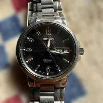 SEIKO 티타늄 블랙 다이얼 손목시계