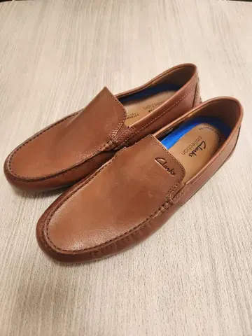 Clarks 브라운 가죽 슬립온