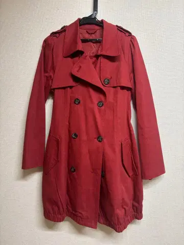 빨간색 트렌치코트 더블 브레스트