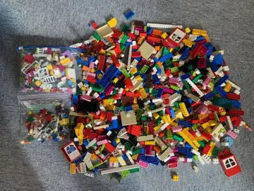 레고 블록 세트와 NANOBLOCK 강아지 모델