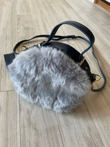 퍼 숄더백 그레이