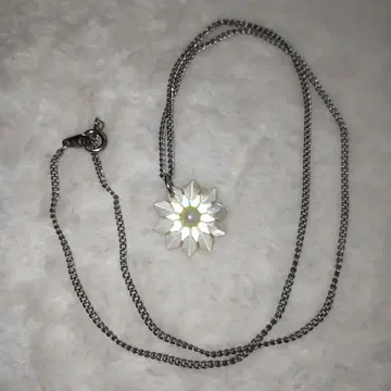 꽃 모양 펄 펜던트 목걸이